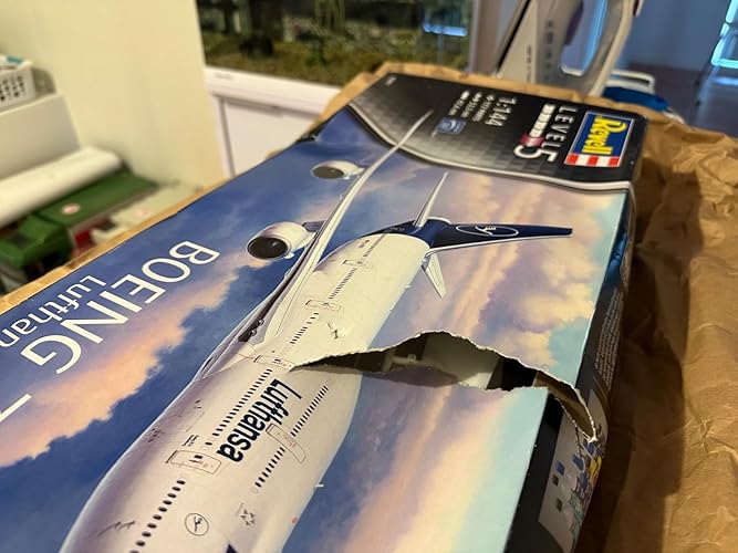 Revell 1:144 Scale Boeing 747-8 Lufthansa New Livery Model Kit